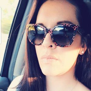 Meet your Posher, Leighanne